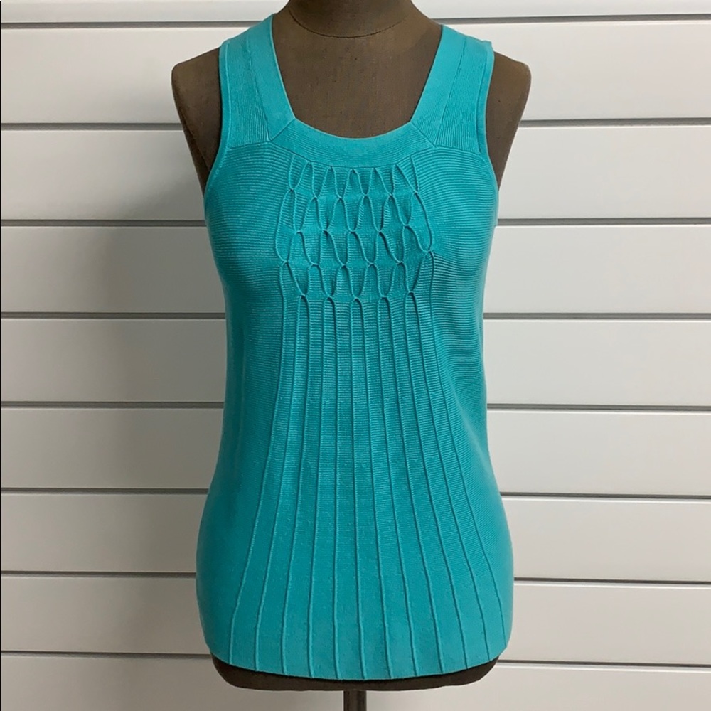Jillian Nicole sleeveless sweater top